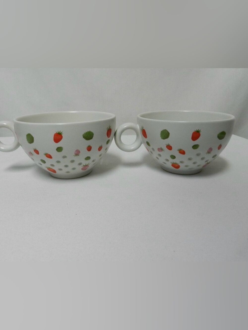 Crofton Colander Strainer Strawberry Print Cup Bowl Handle Set 2 stoneware dish